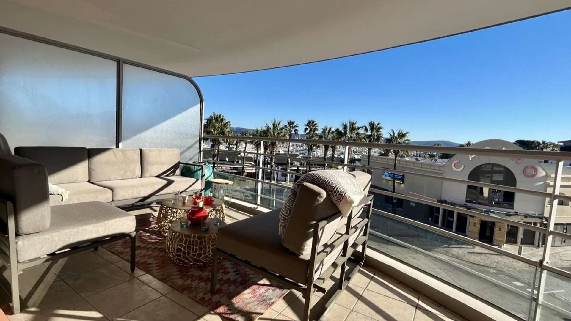 Cavalaire: Spacieux T4, 2 Terrasses, Clim, Parking, Animaux Acceptes - Fr-1-226B-180 Apartment